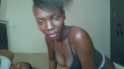 Snapshot of peach_ebonny chatting on 05-19-26, 06:47 peach_ebonny online show from 05-19-26, 06:47
