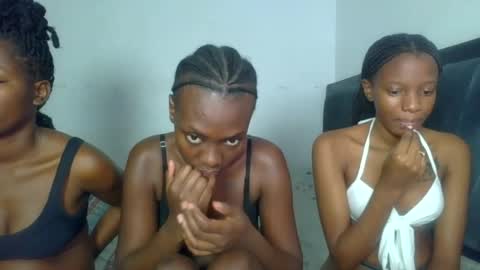 Snapshot of peach_ebonny chatting on 06-26-26, 06:56 peach_ebonny online show from 06-26-26, 06:56