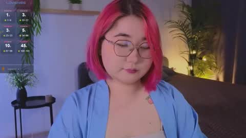 Snapshot of peach_shy chatting on 09-30-25, 07:24 Lilian online show from 09-30-25, 07:24