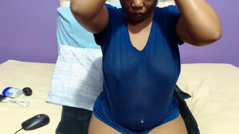 Snapshot of peachassxx chatting on 02-16-25, 05:04 peachy online show from 02-16-25, 05:04