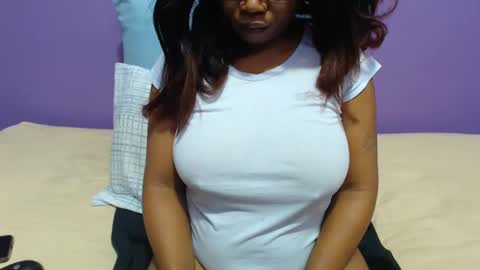 Snapshot of peachassxx chatting on 02-19-25, 05:27 peachy online show from 02-19-25, 05:27