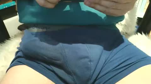 Snapshot of peacheshubby chatting on 04-29-26, 05:30 hard4u online show from 04-29-26, 05:30