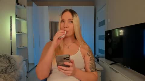 peachju1cy online show from 12-12-24, 07:52