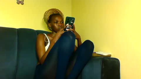 Snapshot of peachy_mummie chatting on 09-25-25, 07:06 peachie online show from 09-25-25, 07:06