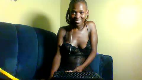 Snapshot of peachy_mummie chatting on 10-04-25, 08:12 peachie online show from 10-04-25, 08:12