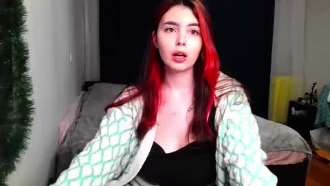 Snapshot of peachybabe__ chatting on 12-22-24, 01:45 Peachy online show from 12-22-24, 01:45