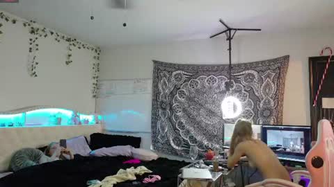 Snapshot of peachychaos chatting on 07-26-26, 07:15 Peachy online show from 07-26-26, 07:15