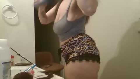 Snapshot of peachyhoneydrip chatting on 05-10-26, 02:06 peachyhoneydrip online show from 05-10-26, 02:06