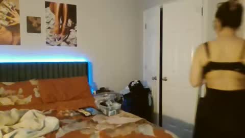 Snapshot of peachyhoneydrip chatting on 05-28-26, 01:47 peachyhoneydrip online show from 05-28-26, 01:47