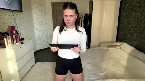 Snapshot of peachyvibee chatting on 06-23-26, 10:46 Viya online show from 06-23-26, 10:46
