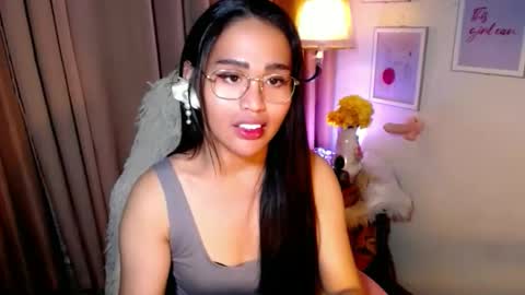 Snapshot of peakaboo_xx chatting on 04-27-26, 06:22 Angel Creamdensada online show from 04-27-26, 06:22