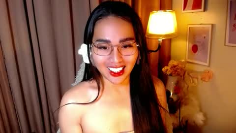 Snapshot of peakaboo_xx chatting on 05-18-26, 03:07 Angel Creamdensada online show from 05-18-26, 03:07