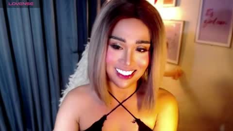 Snapshot of peakaboo_xx chatting on 05-27-26, 04:37 Angel Creamdensada online show from 05-27-26, 04:37
