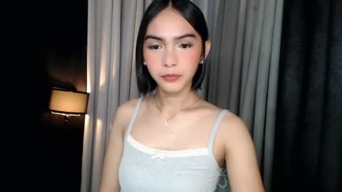 Snapshot of pearlmoore chatting on 04-17-26, 12:57 Pearl online show from 04-17-26, 12:57
