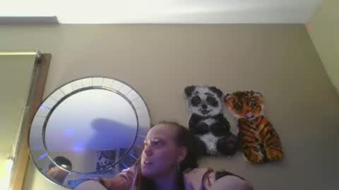 Snapshot of pearlysapphire chatting on 10-28-25, 06:39 pearlysapphire online show from 10-28-25, 06:39