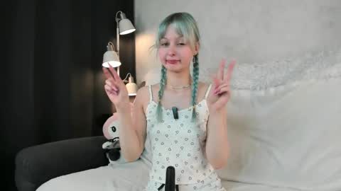 Snapshot of peek_in_my_window chatting on 09-09-25, 02:11 tony online show from 09-09-25, 02:11