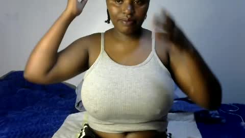 Snapshot of peekyshams chatting on 06-16-26, 02:19 peekyshams online show from 06-16-26, 02:19