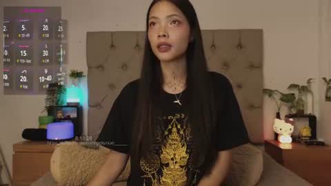 Snapshot of peisinoe_____ chatting on 06-19-26, 12:15 Kris online show from 06-19-26, 12:15