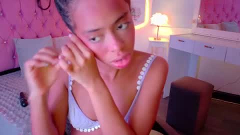 Snapshot of peneelopeecute chatting on 06-12-26, 06:29 peneelopeecute online show from 06-12-26, 06:29
