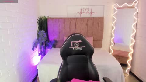 penelope online show from 10-30-25, 03:19