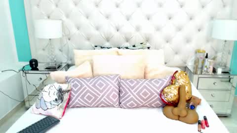 Penelope Laurent online show from 11-24-25, 12:27