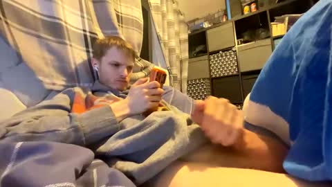 Snapshot of penguin666778 chatting on 11-23-25, 07:24 Penguin online show from 11-23-25, 07:24