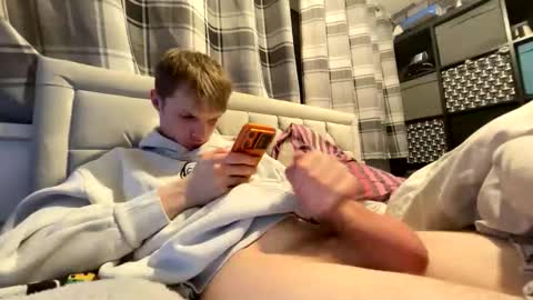 Snapshot of penguin666778 chatting on 12-02-25, 09:10 Penguin online show from 12-02-25, 09:10