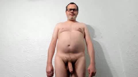 Snapshot of penis_dance chatting on 01-15-26, 06:00 Vincent Howard online show from 01-15-26, 06:00