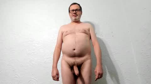 Snapshot of penis_dance chatting on 02-18-26, 10:06 Vincent Howard online show from 02-18-26, 10:06