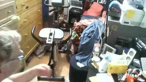 Snapshot of penispainter2 chatting on 04-30-26, 09:04 monkeydog online show from 04-30-26, 09:04
