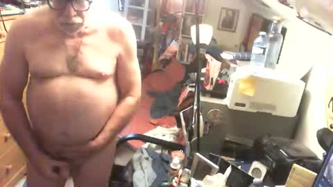 Snapshot of penispainter2 chatting on 05-04-26, 12:12 monkeydog online show from 05-04-26, 12:12