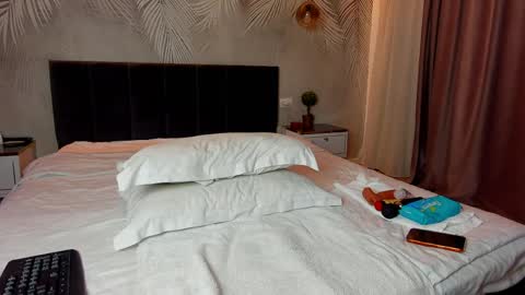 Snapshot of pennysquirts chatting on 05-19-26, 04:57 Maria online show from 05-19-26, 04:57