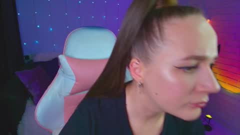 Dia  online show from 11-21-25, 10:30