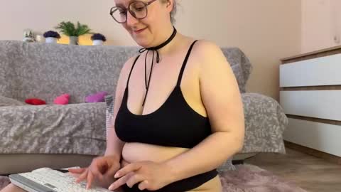 Snapshot of pepper_corn chatting on 05-10-26, 01:05 Olga and Kirill online show from 05-10-26, 01:05