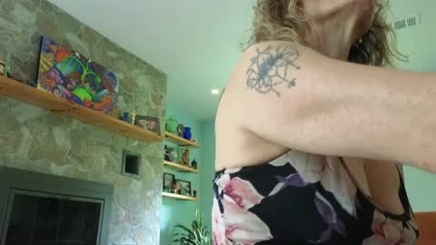 Snapshot of peppermintdusty chatting on 04-29-26, 05:30 Peppermint and Dusty online show from 04-29-26, 05:30