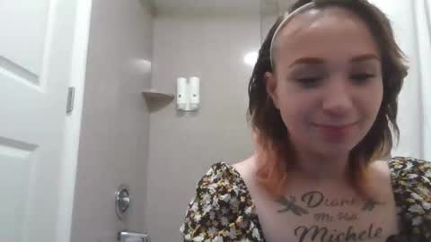 Snapshot of perfectly222peachy chatting on 09-15-25, 01:44 perfectly222peachy online show from 09-15-25, 01:44