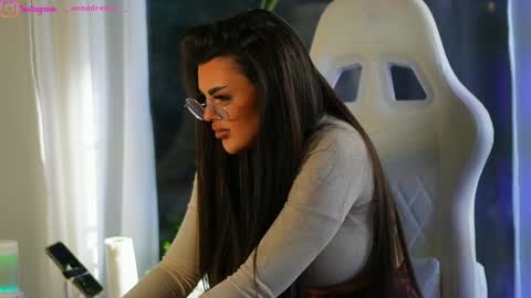 Dee online show from 01-06-25, 09:41