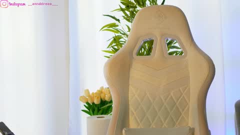 Dee online show from 02-24-25, 09:43