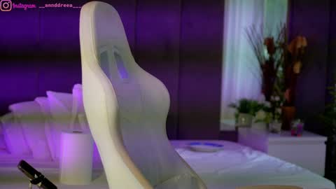 Dee online show from 09-17-25, 02:08