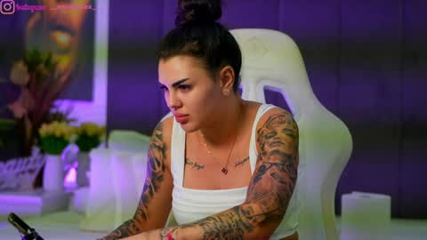 Dee online show from 11-25-25, 06:52