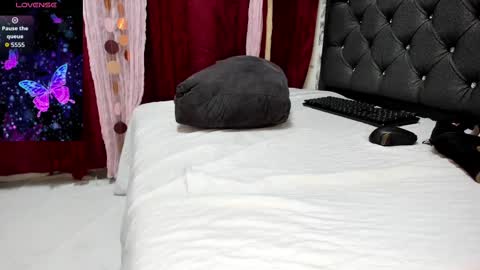 Perla Thompson online show from 09-12-25, 08:31