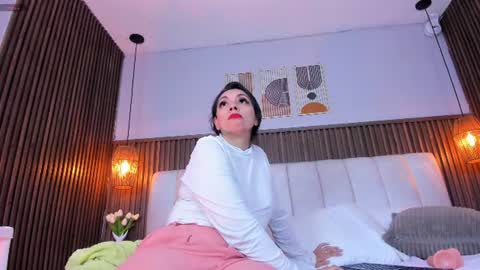 Snapshot of perlapreciosa chatting on 06-17-26, 04:04 PerlaPreciosa online show from 06-17-26, 04:04