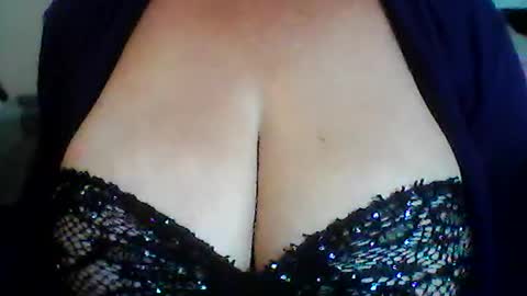 Snapshot of perlita070822 chatting on 06-25-26, 05:12 perlita070822 online show from 06-25-26, 05:12