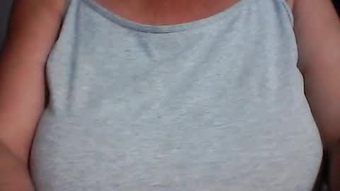 Snapshot of perlita070822 chatting on 07-25-26, 03:15 perlita070822 online show from 07-25-26, 03:15