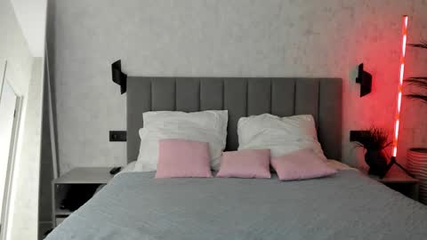 Mia online show from 12-02-25, 08:41