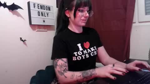 Snapshot of persephones_garden chatting on 04-25-26, 12:08 Persephone online show from 04-25-26, 12:08