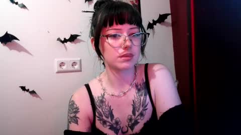 Snapshot of persephones_garden chatting on 06-15-26, 12:07 Persephone online show from 06-15-26, 12:07