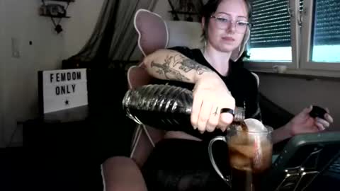 Snapshot of persephones_garden chatting on 07-16-26, 12:22 Persephone online show from 07-16-26, 12:22