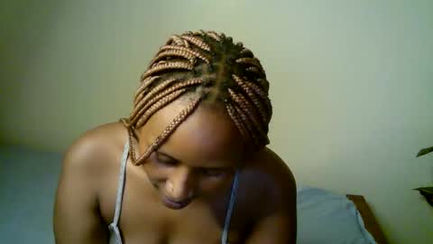 Snapshot of peru_queen chatting on 05-19-26, 04:35 peru_queen online show from 05-19-26, 04:35