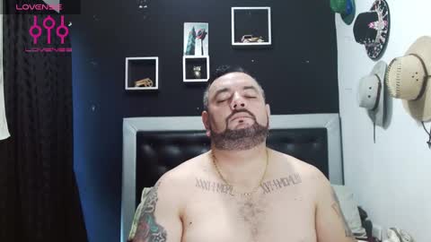 Snapshot of perverseveteranmanxxx chatting on 12-09-24, 08:01 Carlos online show from 12-09-24, 08:01
